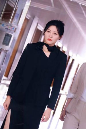 Chị Gái Năm Mươi Xinh Đẹp và Ngầu